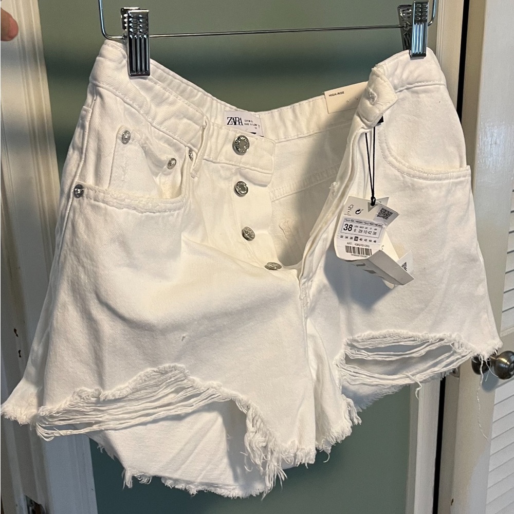 white zara shorts